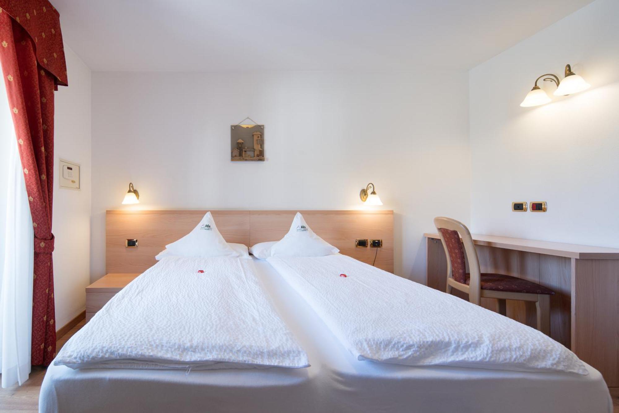 Hotel Zirmes モエナ エクステリア 写真