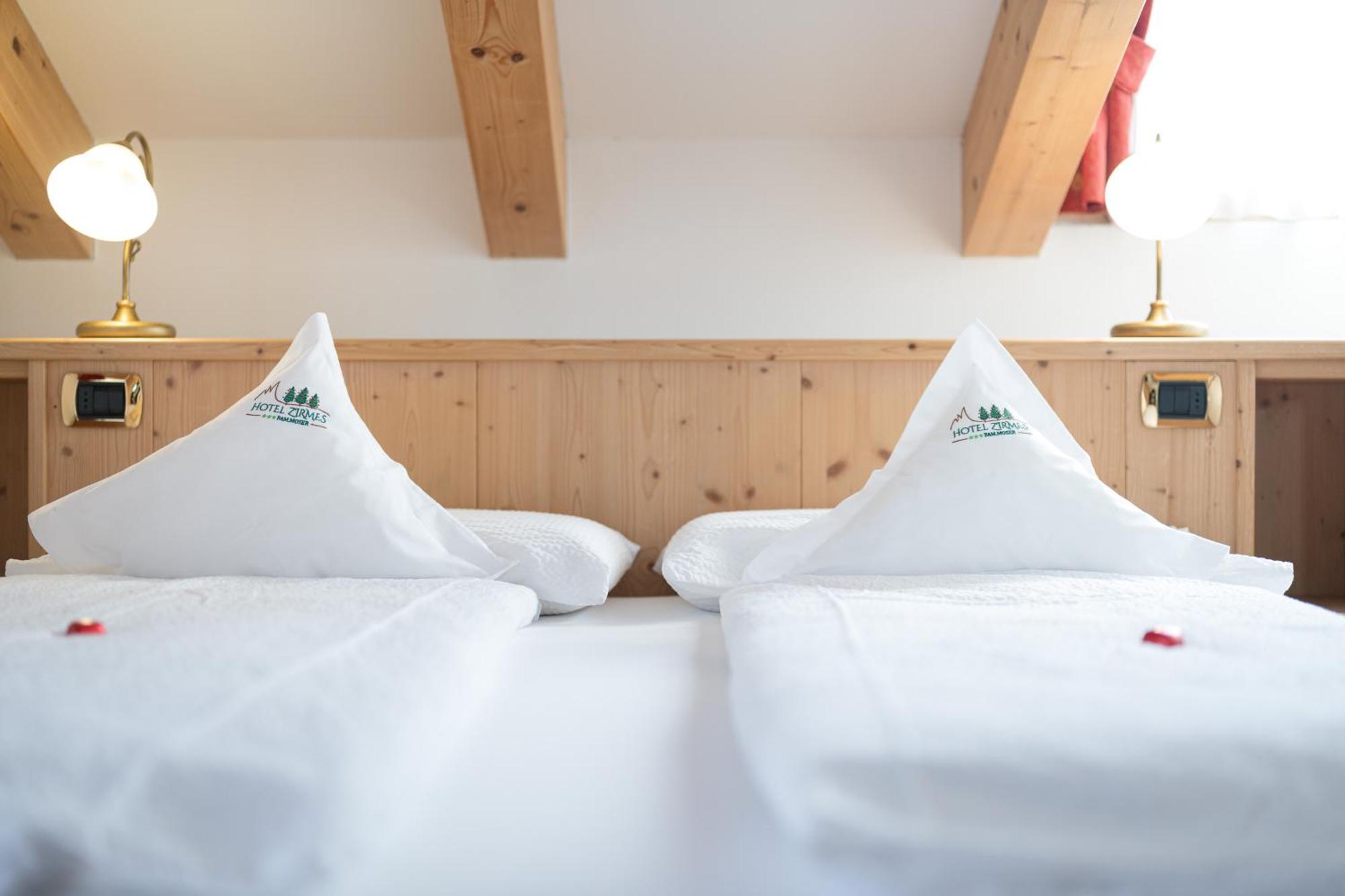 Hotel Zirmes モエナ エクステリア 写真