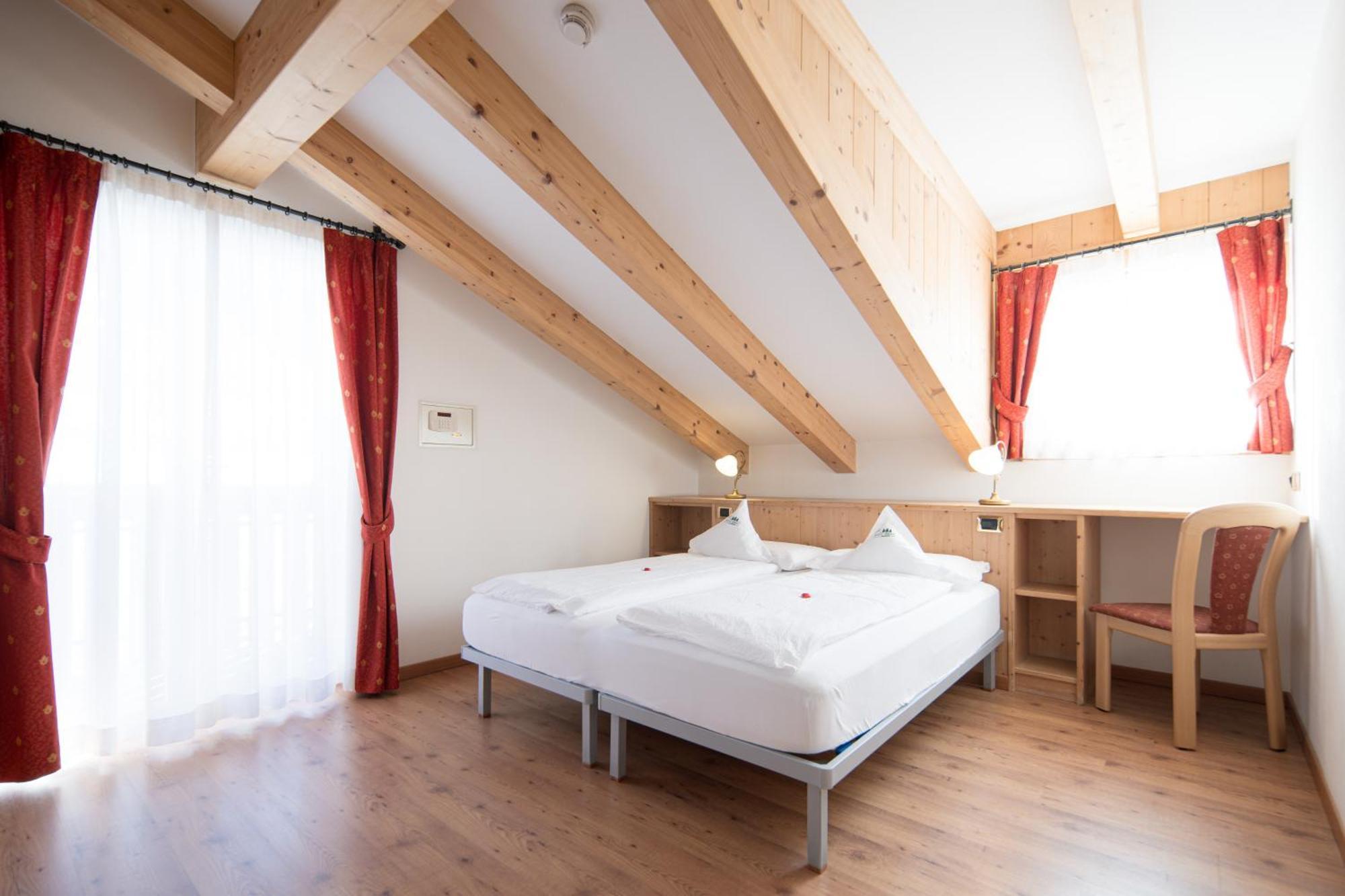 Hotel Zirmes モエナ エクステリア 写真