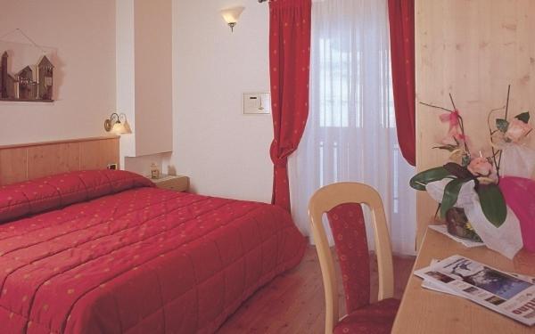 Hotel Zirmes モエナ エクステリア 写真